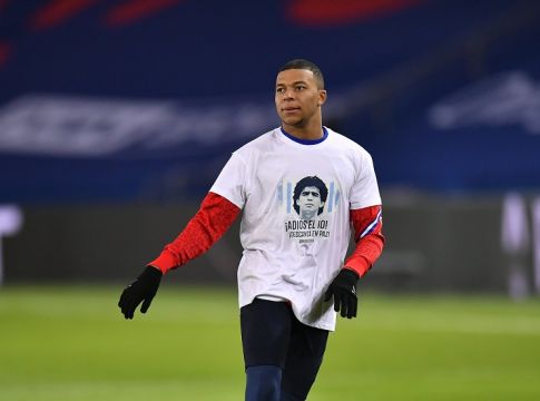 Παρί Σεν Ζερμέν : Με μπλουζάκια Μαραντόνα στο ματς με την Μπορντό (pics)