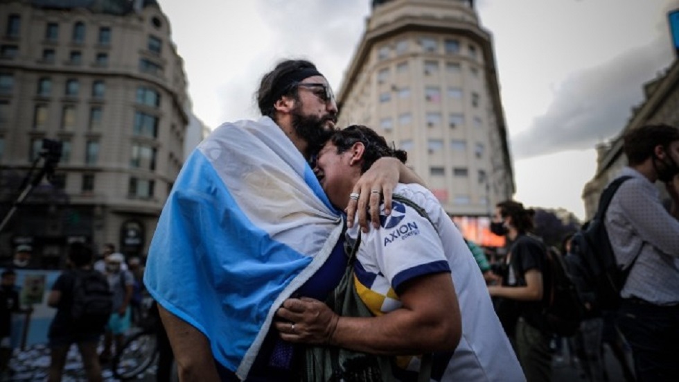 Άνοιξε η Casa Rosada για το τελευταίο «αντίο» στον Ντιέγκο (pic, vid)