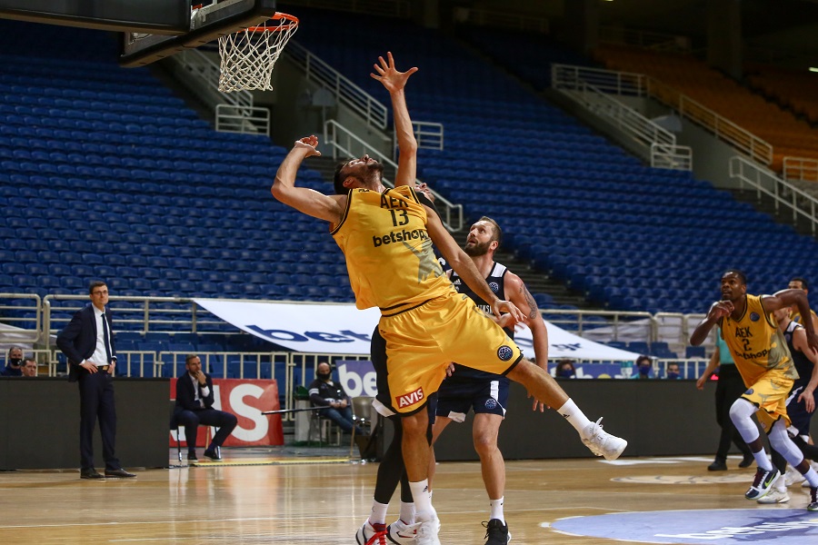 ΑΕΚ – Τσμόκι Μισνκ : Το εντυπωσιακό ανάποδο lay-up του Κατσίβελη (vid)