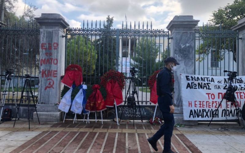 «Εδώ Πολυτεχνείο» : Δρακόντεια τα μέτρα της αστυνομίας – «Έσπασε» την απαγόρευση το ΚΚΕ
