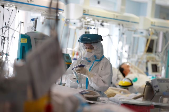 Η πανδημία σφυροκοπά την Ιταλία : 34.767 νέα κρούσματα και 692 θάνατοι το τελευταίο 24ωρο