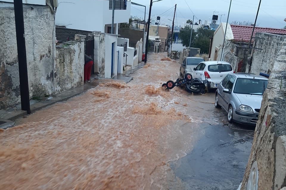 Κακοκαιρία στην Κρήτη : Πλημμύρες στη Χερσόνησο (vids, pics)