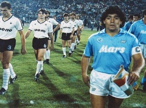 Ντιέγκο Μαραντόνα : Όταν ο Θεός πάτησε το χορτάρι της Τούμπας (vids)