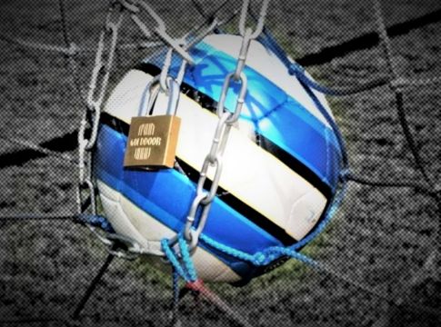 Διακόπτεις το ποδόσφαιρο για… εξυπηρετήσεις; Τινάζεις το πρωτάθλημα στον αέρα…