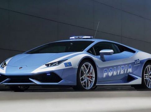 Lamborghini της αστυνομίας έφτασε τα 230 χλμ. μεταφέροντας νεφρό για μεταμόσχευση (vid)