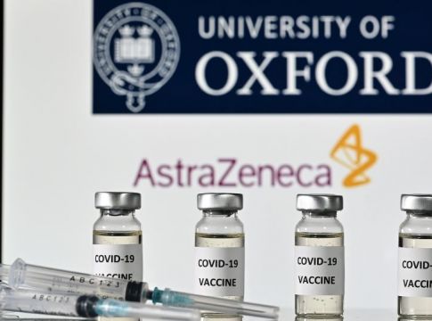 Μόσιαλος για εμβόλιο Οξφόρδης : Μέχρι και 90% η αποτελεσματικότητα – Δυνατότητα παραγωγής 3 δισ. δόσεων το 2021