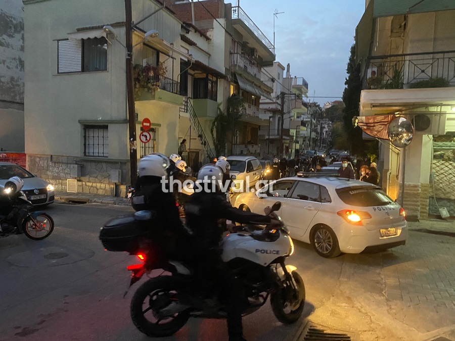 Θεσσαλονίκη : Επεισόδια με αστυνομικούς σε έλεγχο για συνωστισμό – Ένας τραυματίας
