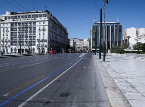 Τέσσερις εβδομάδες «κλείνει» το lockdown – Τι πήγε στραβά και δεν πέφτουν κρούσματα και διασωληνωμένοι