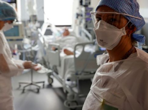 Κορωνοϊός : Θερίζει την Ευρώπη η πανδημία – Στις 300.000 οι νεκροί