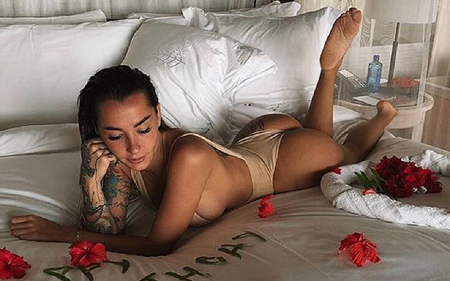 Η Angelica Anderson σε πόζες που κολάζουν (pics)