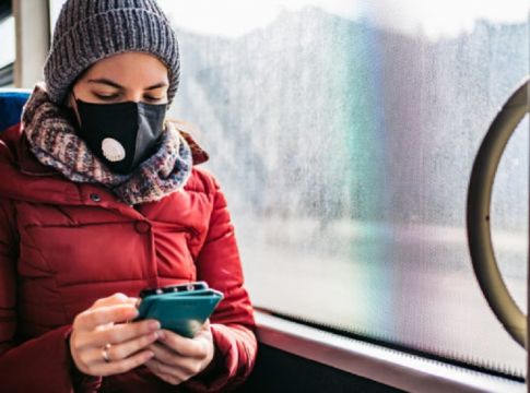 Επηρεάζει ο κρύος καιρός την εξάπλωση του κορωνοϊού; Τι δείχνουν οι έρευνες