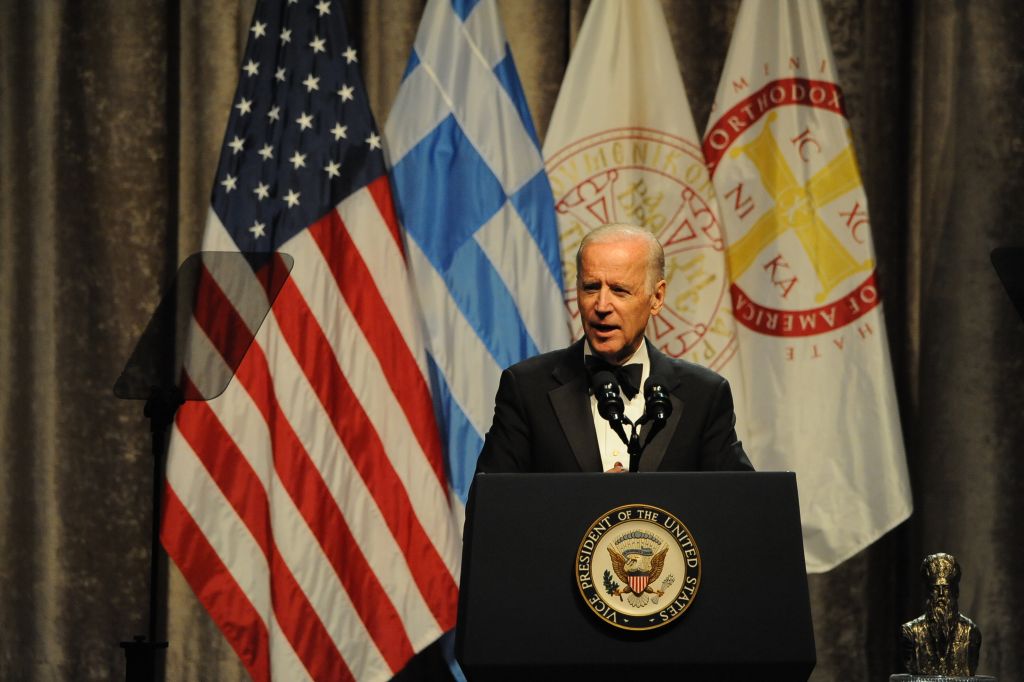Ως «Τζο Μπαϊντενόπουλος» συστήνεται ο νέος πρόεδρος των ΗΠΑ – Τι προσβλέπει η Ελλάδα από τη νίκη Μπάιντεν