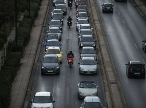 Lockdown : Αυξημένη η κίνηση στο κέντρο της Αθήνας