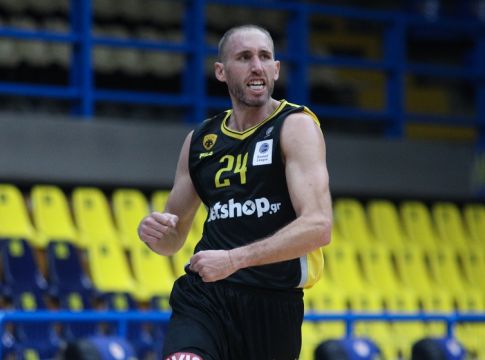 Λοτζέσκι : «Φυσικά και μπορεί η ΑΕΚ να πάρει το πρωτάθλημα»