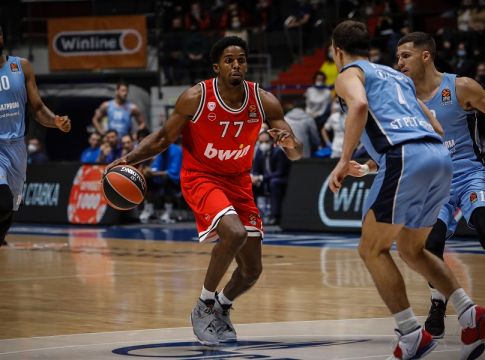 Euroleague : Το απίστευτο κάρφωμα του ΜακΚίσικ στη κορυφή του top 10 (vid)