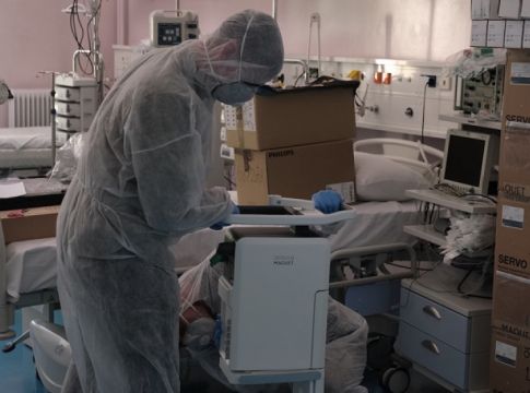 Κορωνοϊός : Συγκλονιστικές εικόνες μέσα από τη ΜΕΘ του Ιπποκράτειου Θεσσαλονίκης