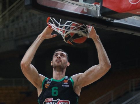 Το alley oop κάρφωμα του Παπαγιάννη (vid)