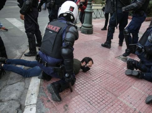 Απρόκλητη καταστολή και βία εναντίον ΚΚΕ και ΜέΡΑ25 – ΠΑΜΕ: «Δεν θα μείνει αναπάντητη η επίθεση»