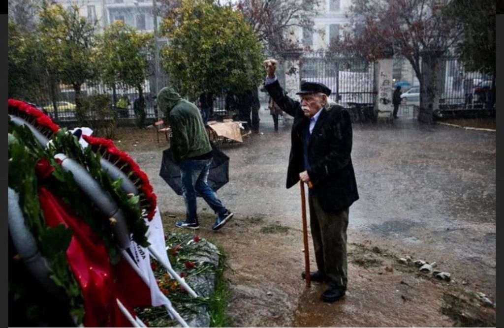 Πολυτεχνείο : η απαγόρευση κάνει την επιλογή καθήκον