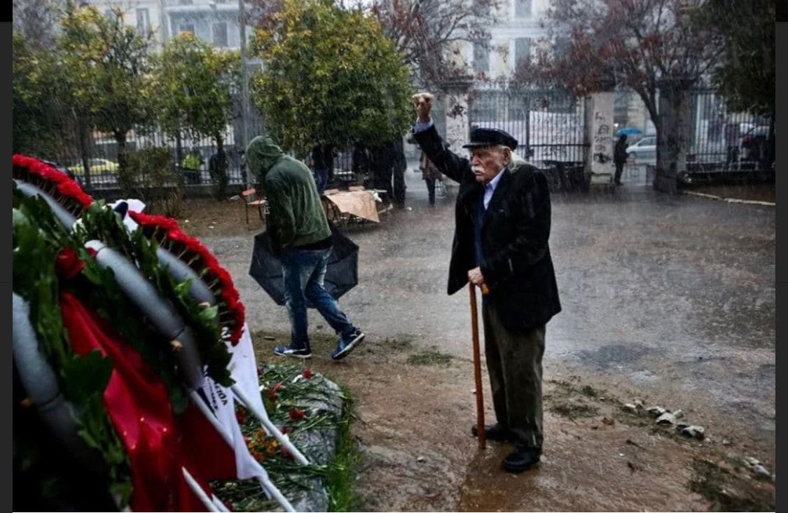 Πολυτεχνείο : η απαγόρευση κάνει την επιλογή καθήκον