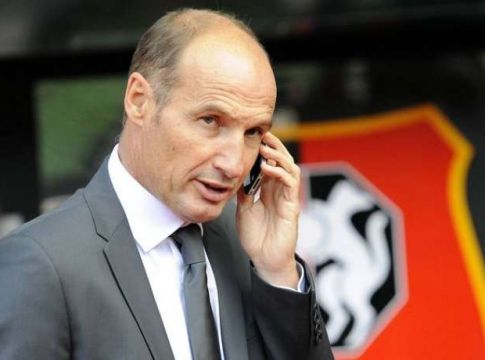 Ο Χάρι Πότερ… μένει στο Χόγκουαρτς, δεν έρχεται στη Λεωφόρο