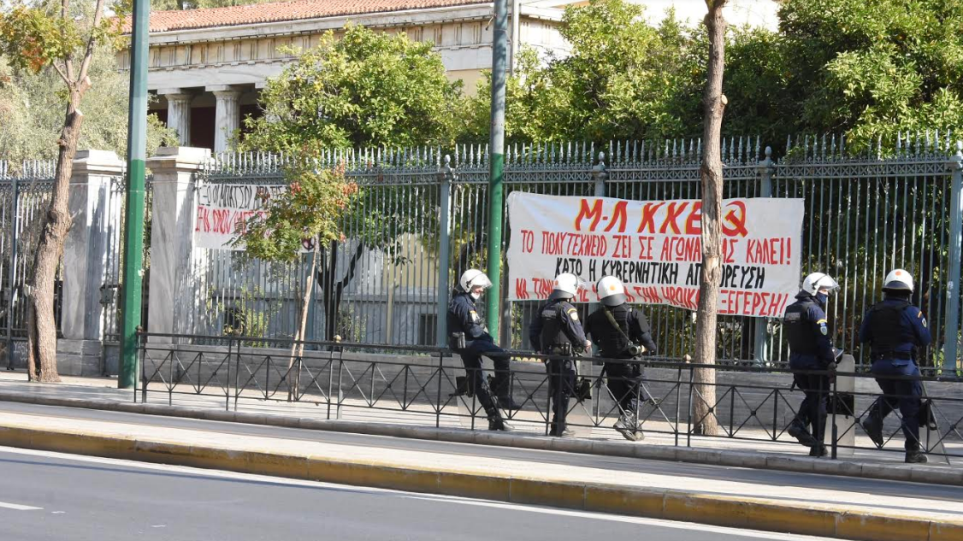 Έφοδος των ΜΑΤ στο Πολυτεχνείο