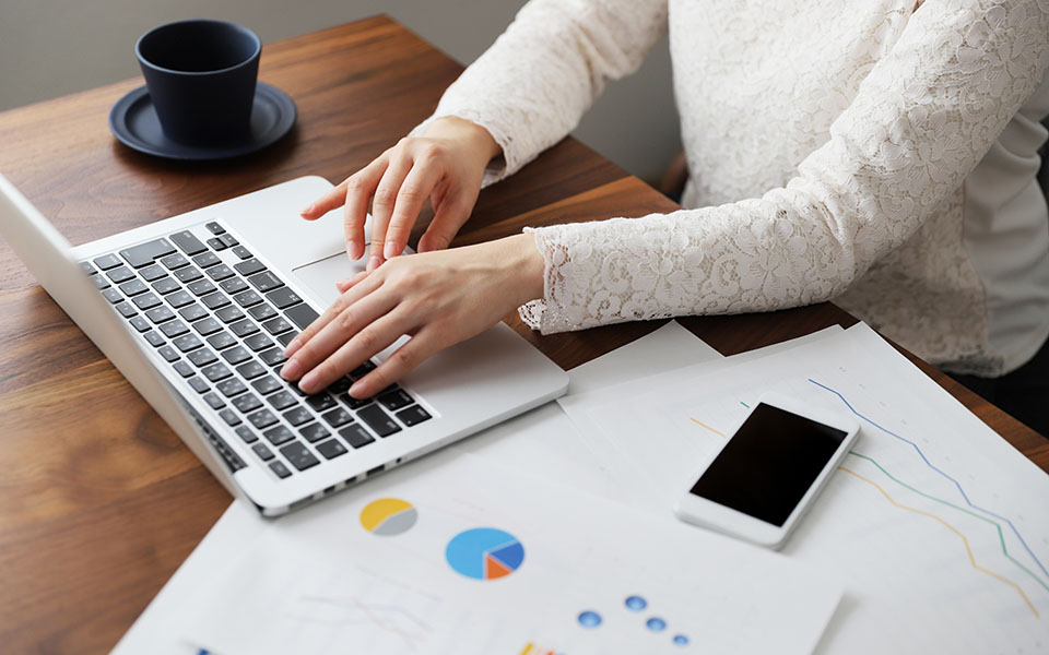 Παρατείνεται μέχρι τα τέλη του έτους η υποχρεωτική τηλεργασία -Τι ισχύει για το κλιμακωτό ωράριο