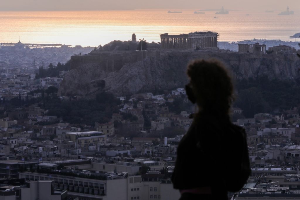 Μείωση – ελπίδα για υποχώρηση του κορωνοϊού – Τι δείχνουν τα στοιχεία