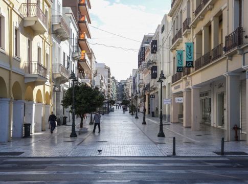 Κορωνοϊός : Χριστούγεννα με καραντίνα; – Τί λένε οι ειδικοί