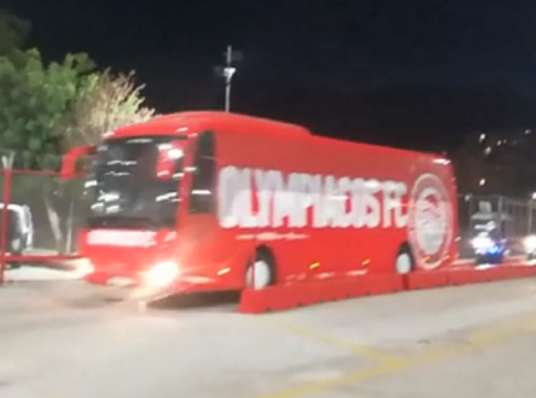Έφτασε και ο Ολυμπιακός στο Καραϊσκάκη (vid)