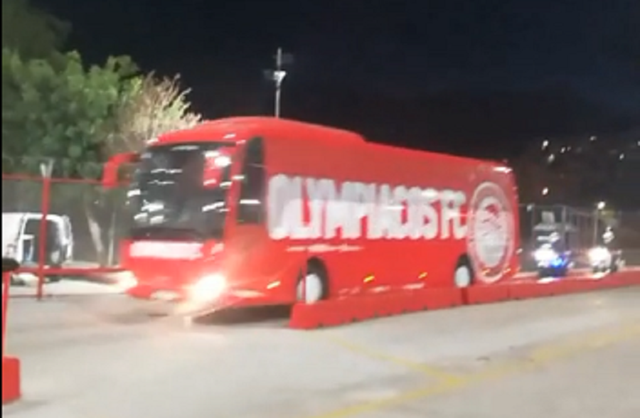 Έφτασε και ο Ολυμπιακός στο Καραϊσκάκη (vid)