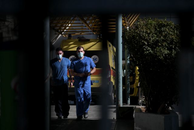 Πόλεμος στα νοσοκομεία με 100 νεκρούς την ημέρα – Σενάρια και ασκήσεις επί χάρτου για το lockdown