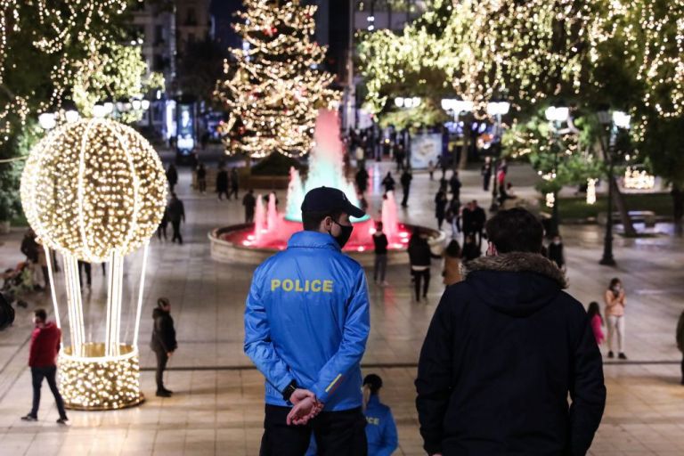 Ούτε κάλαντα ούτε κυκλοφορία μετά τις 10 το βράδυ – Εκτεταμένοι έλεγχοι και προειδοποίηση για νέα μέτρα