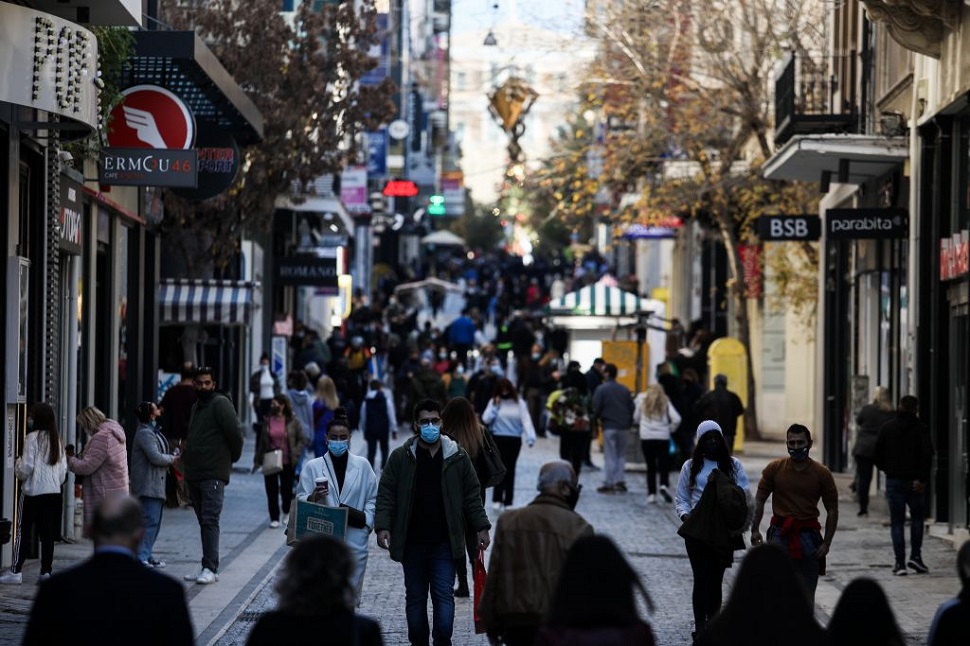 Lockdown : Κοσμοσυρροή στο κέντρο της Αθήνας παρά τα μέτρα