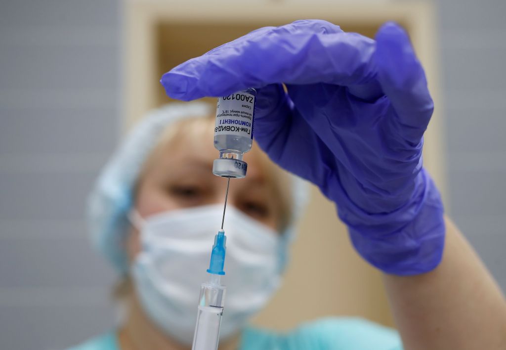 Κορωνοϊός : Το ενδεχόμενο καθυστέρησης των εμβολιασμών στην ΕΕ απειλεί τις διεθνείς ισορροπίες