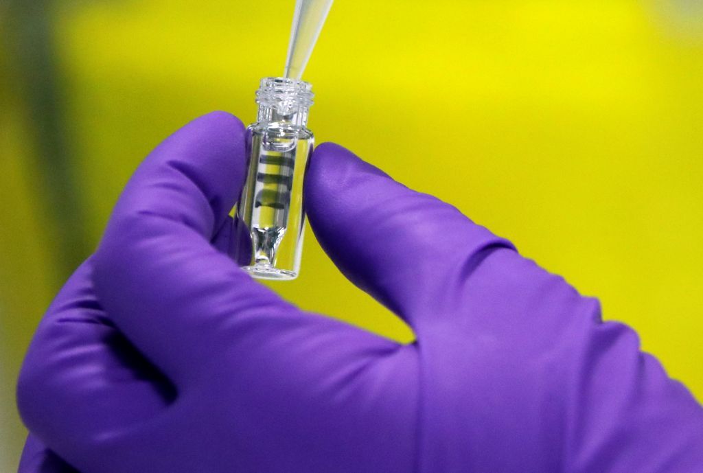 Πιέσεις για έγκριση συγκεκριμένου εμβολίου κατά του κορωνοϊού καταγγέλλει η Ρωσία