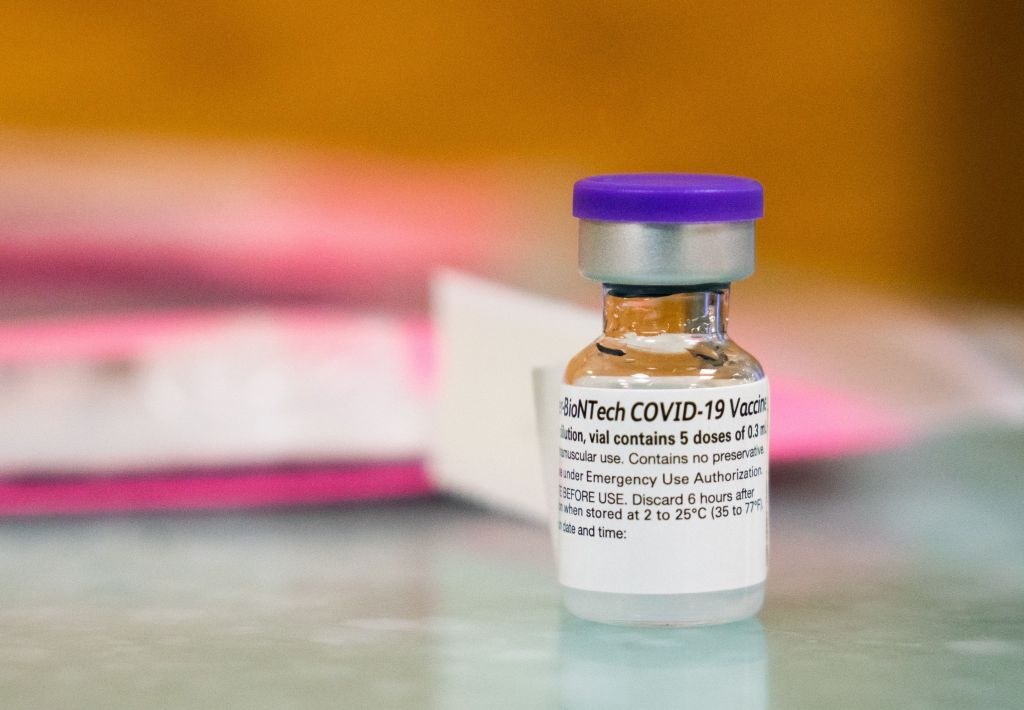 Εμβόλιο Pfizer : Πριν από τα Χριστούγεννα η απόφαση της ΕΕ