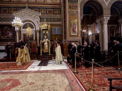 Εκκλησία : Η λειτουργία των Χριστουγέννων στη Μητρόπολη Αθηνών – Το μήνυμα του Αρχιεπισκόπου