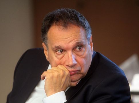 «Στη σέντρα» ο Δέδες που «κρύφτηκε» στους… υπαλλήλους!