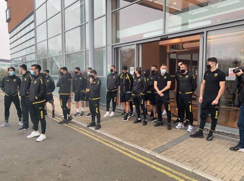 Η Original Λονδίνου αποθέωσε τους παίκτες της ΑΕΚ (vid)