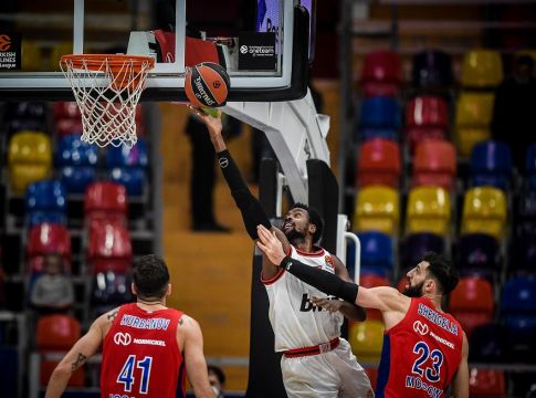 ΤΣΣΚΑ-Ολυμπιακός : Ο Ζαν-Σαρλ «χάζεψε» τον Σενγκέλια (vid)