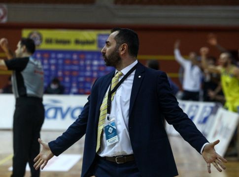 Καμπερίδης : «Πρέπει να έχουμε διαφορετική νοοτροπία όταν μπαίνουμε στο γήπεδο»