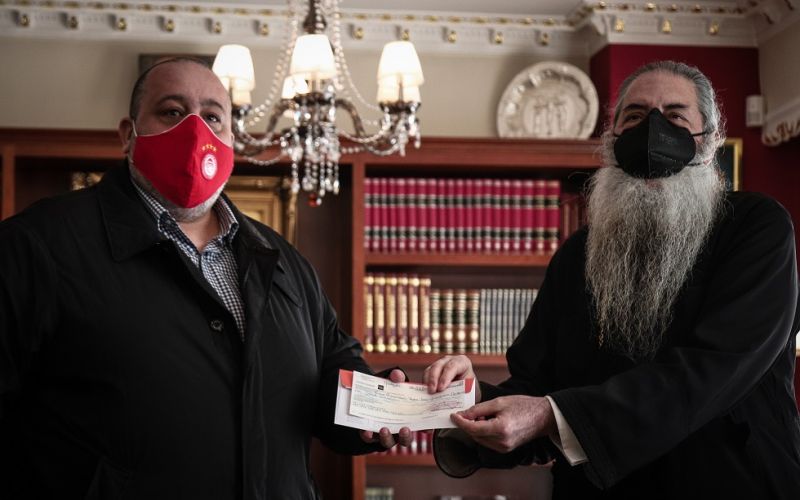Προσφορά αγάπης από Μαρινάκη και Ολυμπιακό στη Μητρόπολη Πειραιώς