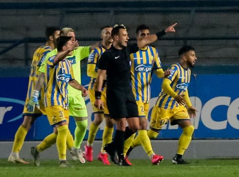 Το ακυρωθέν γκολ του Παναιτωλικού και οι έντονες διαμαρτυρίες (vid)