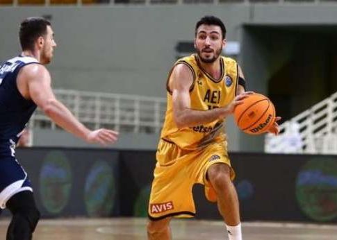 Κατσίβελης : «Η άμυνα μας έδωσε τη νίκη» (vid)