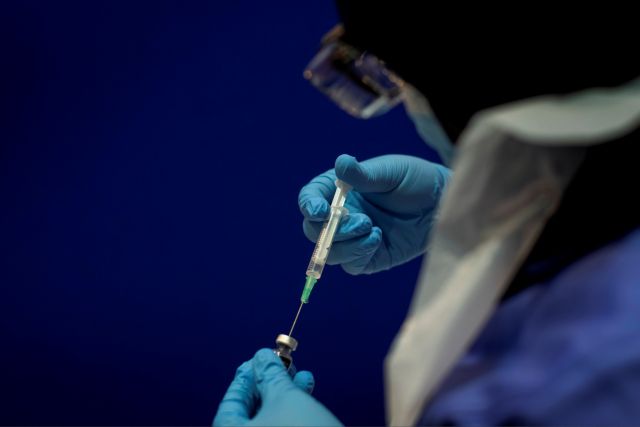 Κορωνοϊός : Τα πιο «καυτά» ερωτήματα για το εμβόλιο – Πότε αποκτάς ανοσία, πως θα χορηγείται το πιστοποιητικό εμβολιασμού