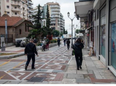 Κορωνοϊός : Με αργούς ρυθμούς το ξεκλείδωμα της χώρας- Οι παράγοντες που φρενάρουν την επιστροφή στην κανονικότητα