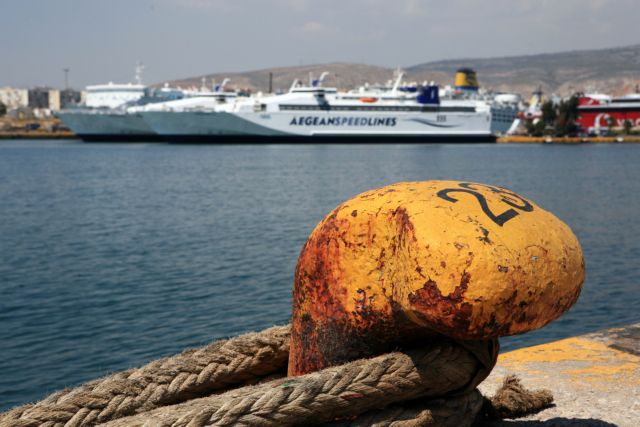 Πρόσκρουση πλοίου στο λιμάνι της Κάσου