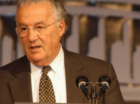 Πολ Σαρμπάνης : Απεβίωσε ο πρώην Ελληνοαμερικανός γερουσιαστής