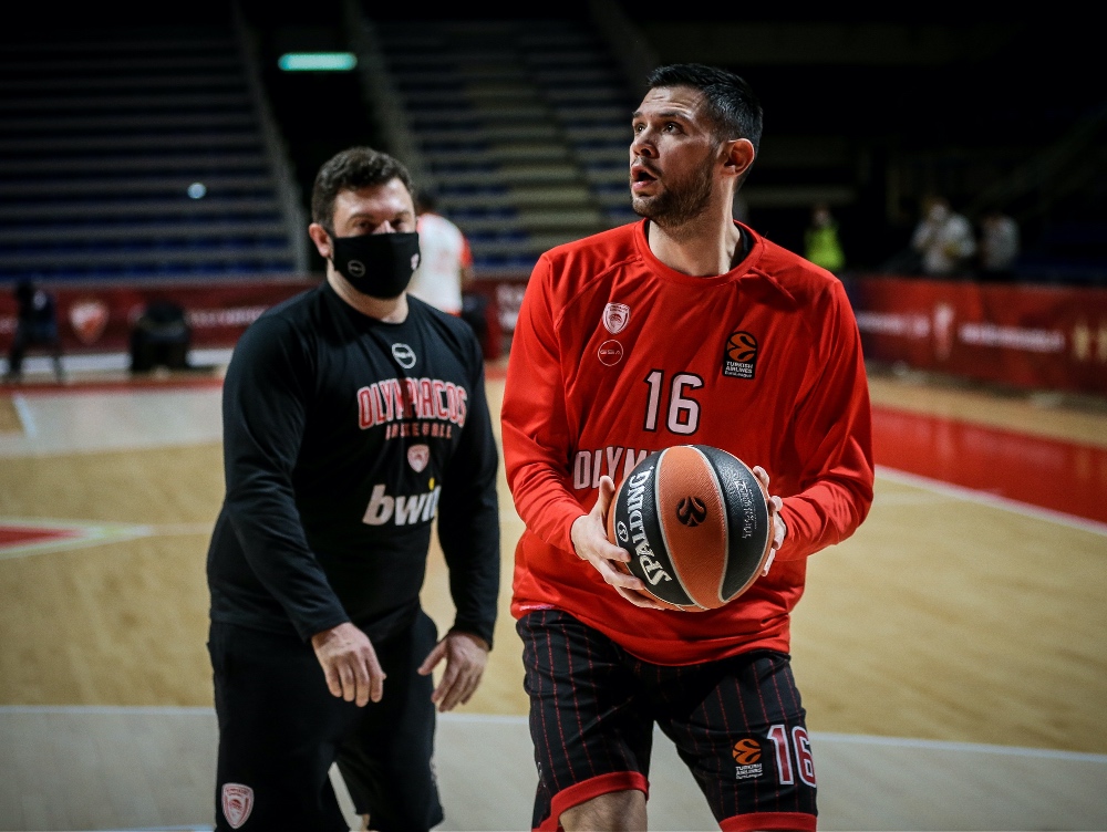 Ολυμπιακός : Αμφίβολοι Παπανικολάου και Κόνιαρης για τον αγώνα με τη Βαλένθια